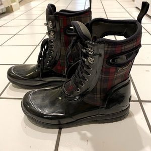 Bogs Sidney Lace plaid rain boots Women’s 8